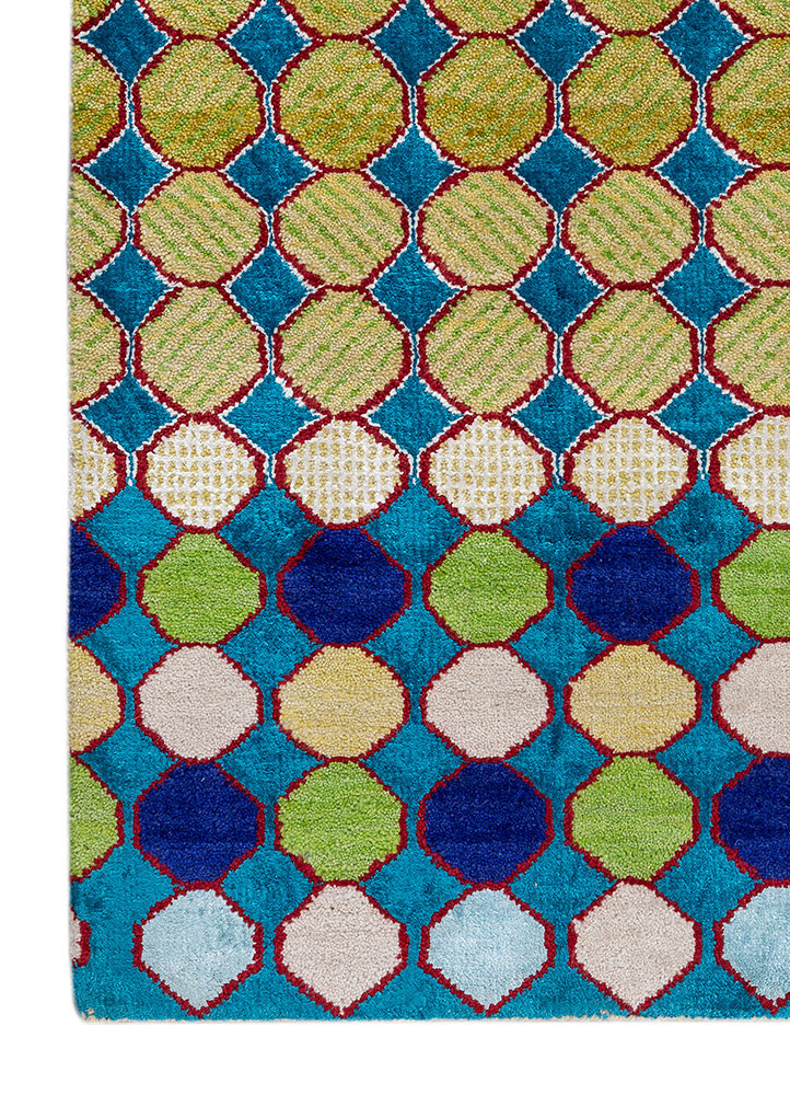 manchaha ivory wool and bamboo silk hand knotted Rug - Corner