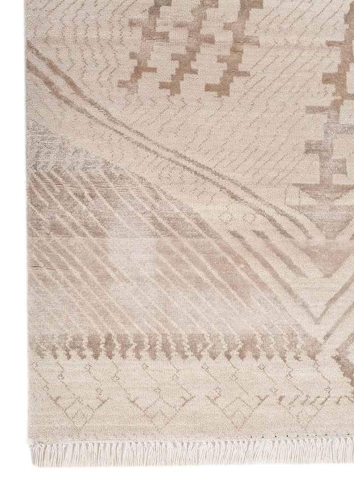 manchaha ivory wool and bamboo silk hand knotted Rug - Corner