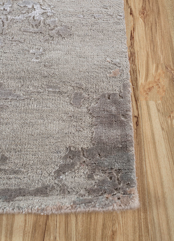uvenuti ivory wool and bamboo silk hand knotted Rug - Corner uvenuti ivory wool and bamboo silk hand knotted Rug - Corner
