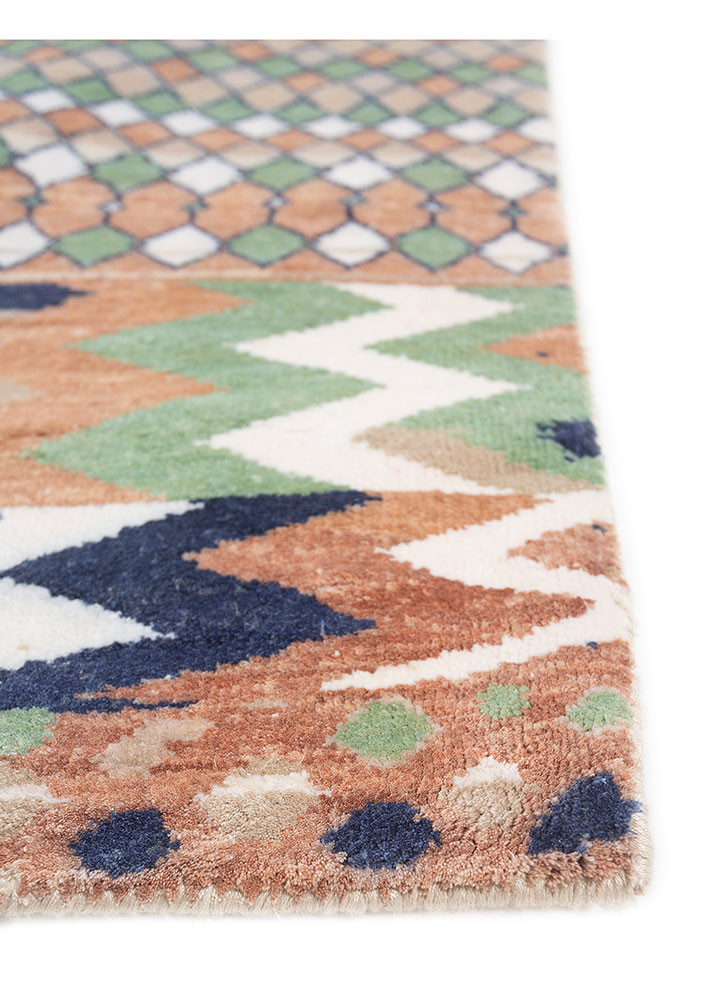 manchaha ivory silk hand knotted Rug - Corner