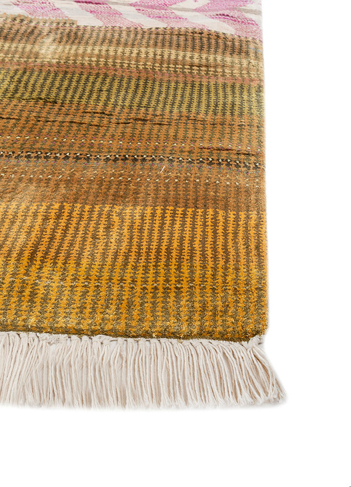 manchaha ivory silk hand knotted Rug - Corner