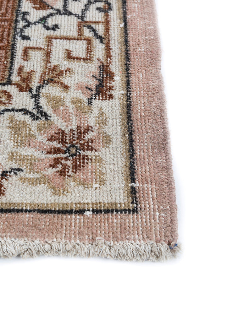 vintage red and orange wool hand knotted Rug - Corner vintage red and orange wool hand knotted Rug - Corner