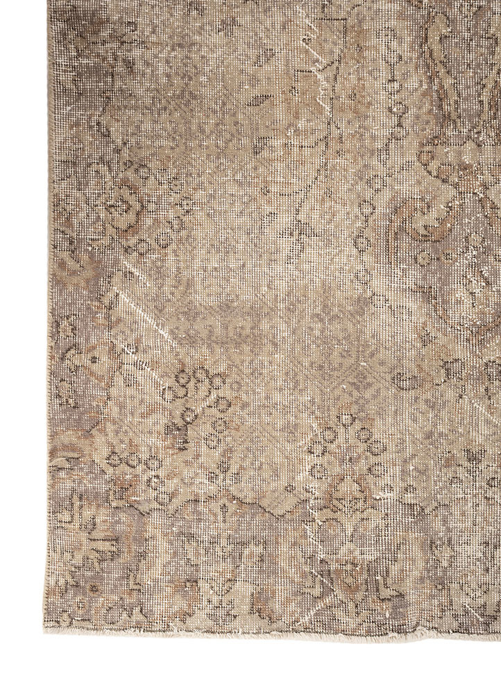 vintage green wool hand knotted Rug - Corner vintage green wool hand knotted Rug - Corner