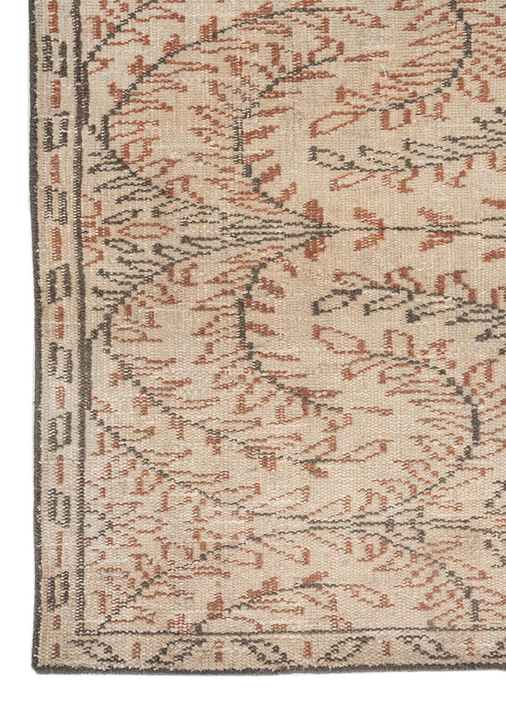 vintage pink and purple wool hand knotted Rug - Corner