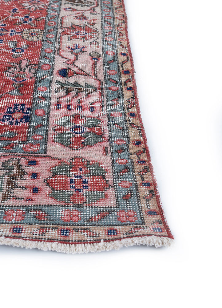 vintage red and orange wool hand knotted Rug - Corner vintage red and orange wool hand knotted Rug - Corner