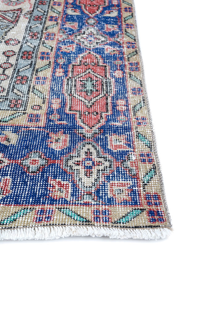 vintage red and orange wool hand knotted Rug - Corner vintage red and orange wool hand knotted Rug - Corner