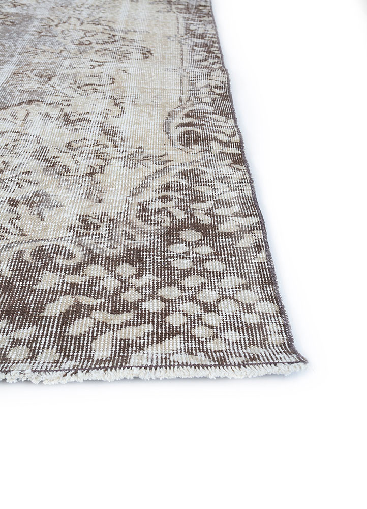 vintage beige and brown wool hand knotted Rug - Corner vintage beige and brown wool hand knotted Rug - Corner