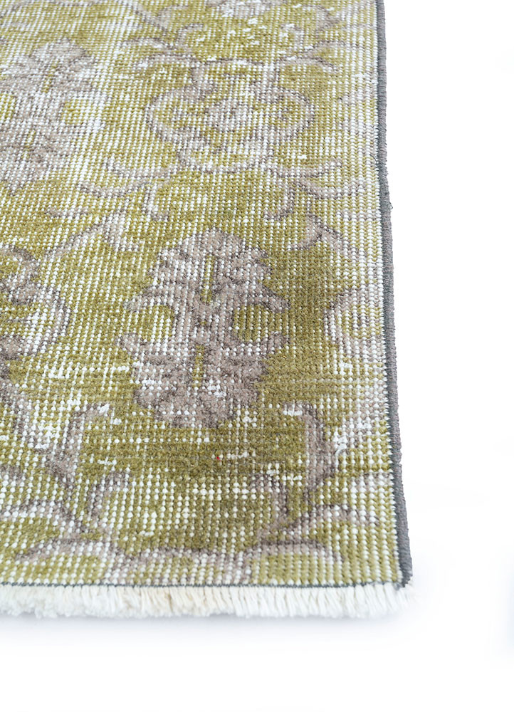 vintage green wool hand knotted Rug - Corner vintage green wool hand knotted Rug - Corner