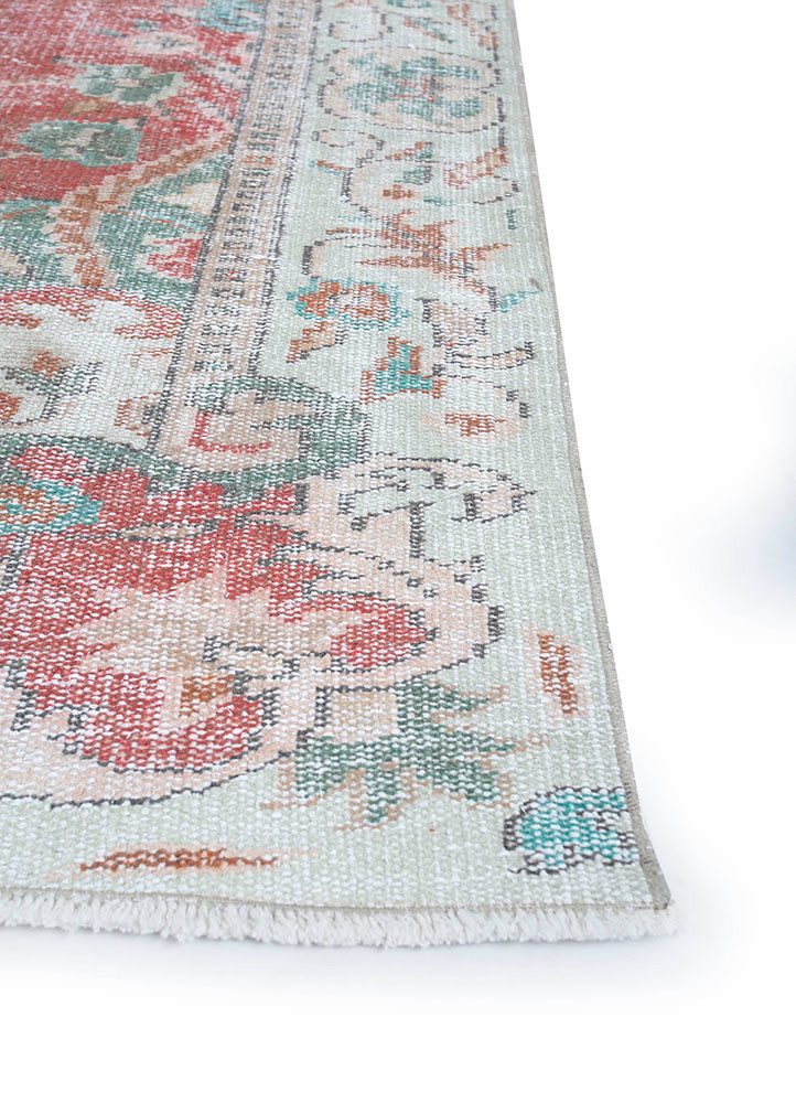 vintage red and orange wool hand knotted Rug - Corner vintage red and orange wool hand knotted Rug - Corner