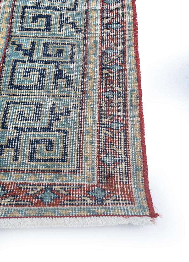 vintage beige and brown wool hand knotted Rug - Corner
