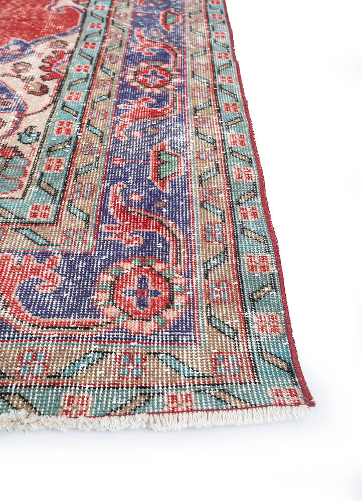 vintage red and orange wool hand knotted Rug - Corner vintage red and orange wool hand knotted Rug - Corner