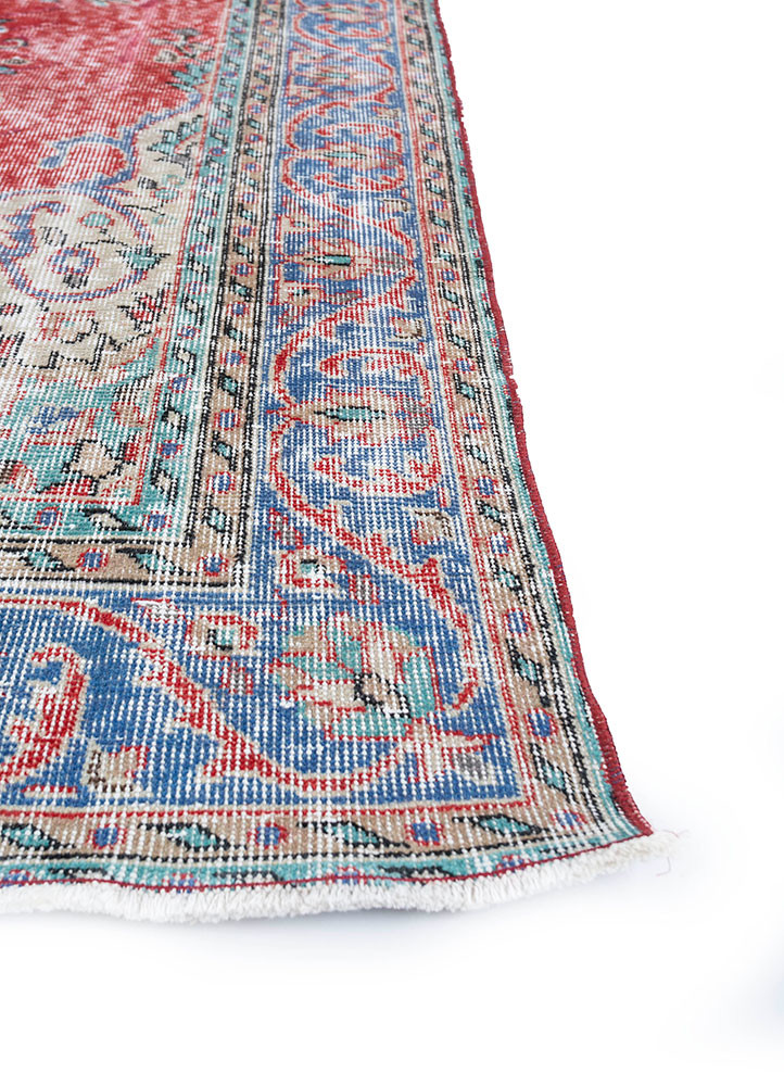 vintage red and orange wool hand knotted Rug - Corner vintage red and orange wool hand knotted Rug - Corner