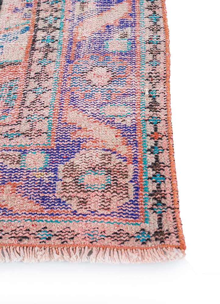 vintage red and orange wool hand knotted Rug - Corner vintage red and orange wool hand knotted Rug - Corner