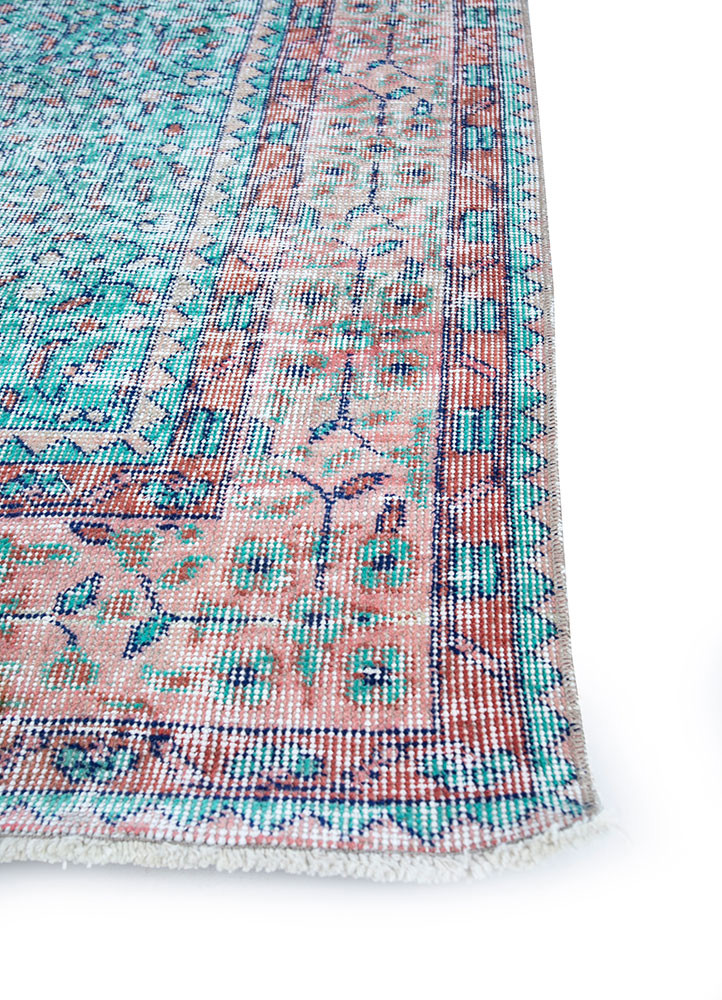 vintage green wool hand knotted Rug - Corner vintage green wool hand knotted Rug - Corner