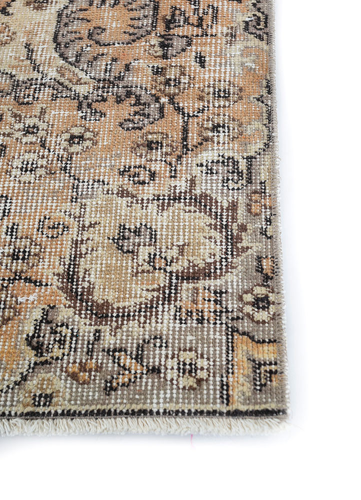 vintage gold wool hand knotted Rug - Corner vintage gold wool hand knotted Rug - Corner