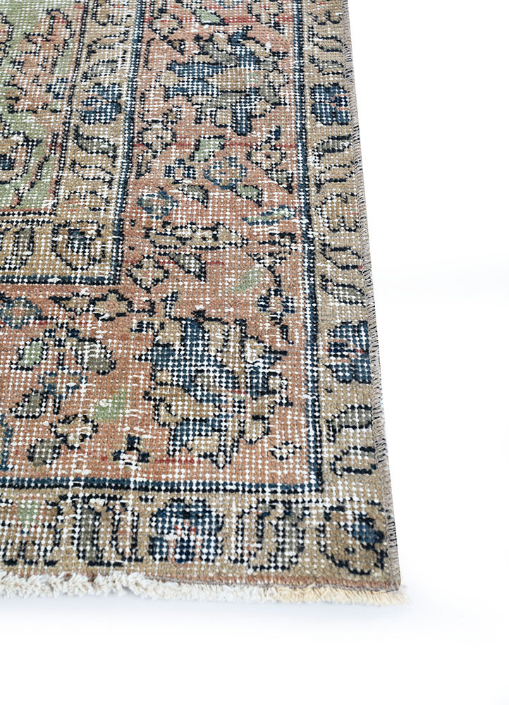 vintage green wool hand knotted Rug - Corner vintage green wool hand knotted Rug - Corner