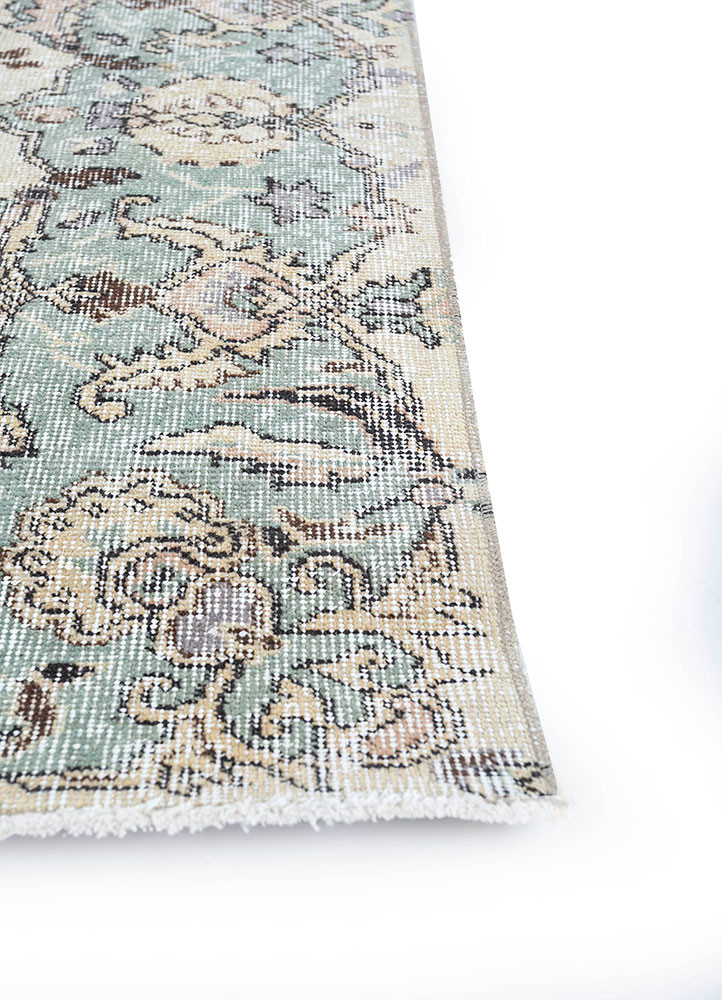 vintage blue wool hand knotted Rug - Corner