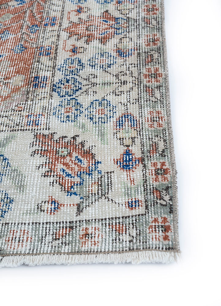 vintage red and orange wool hand knotted Rug - Corner vintage red and orange wool hand knotted Rug - Corner