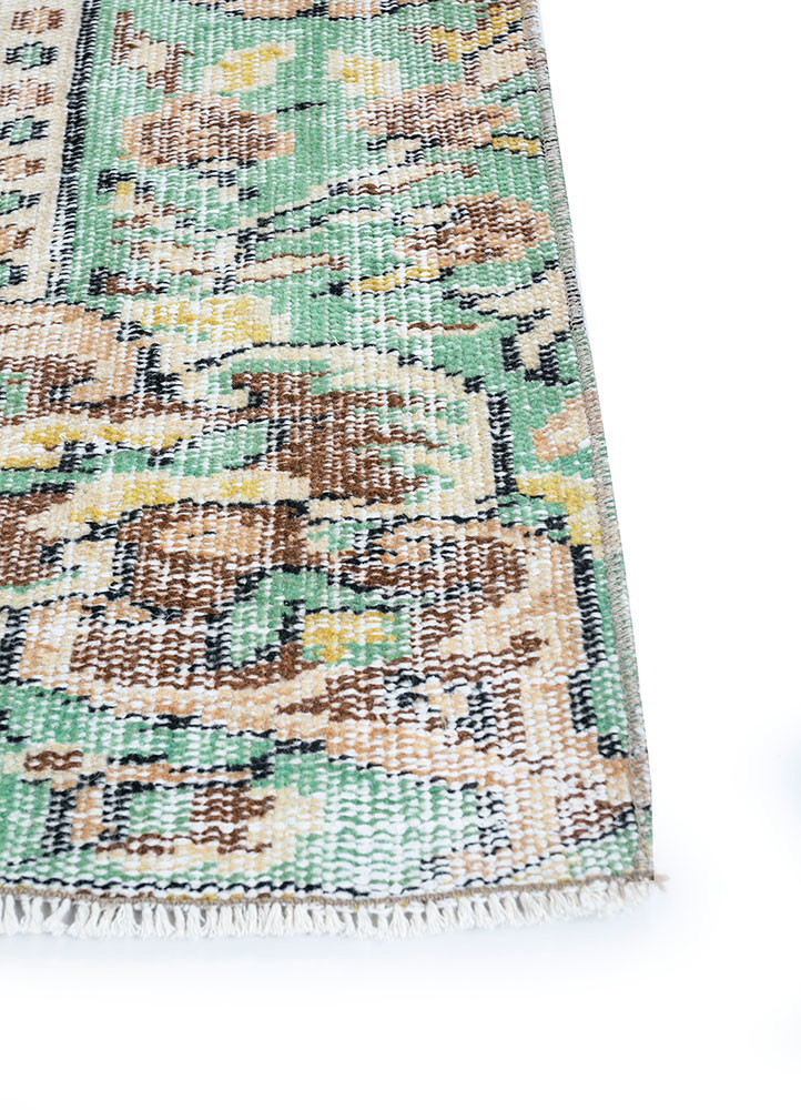 vintage green wool hand knotted Rug - Corner vintage green wool hand knotted Rug - Corner