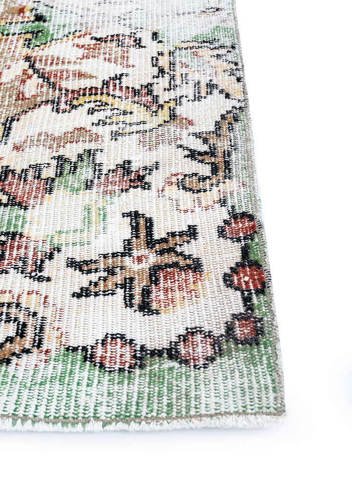 vintage green wool hand knotted Rug - Corner vintage green wool hand knotted Rug - Corner