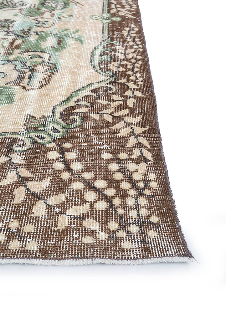 vintage beige and brown wool hand knotted Rug - Corner vintage beige and brown wool hand knotted Rug - Corner