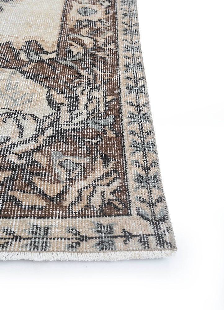 vintage beige and brown wool hand knotted Rug - Corner vintage beige and brown wool hand knotted Rug - Corner