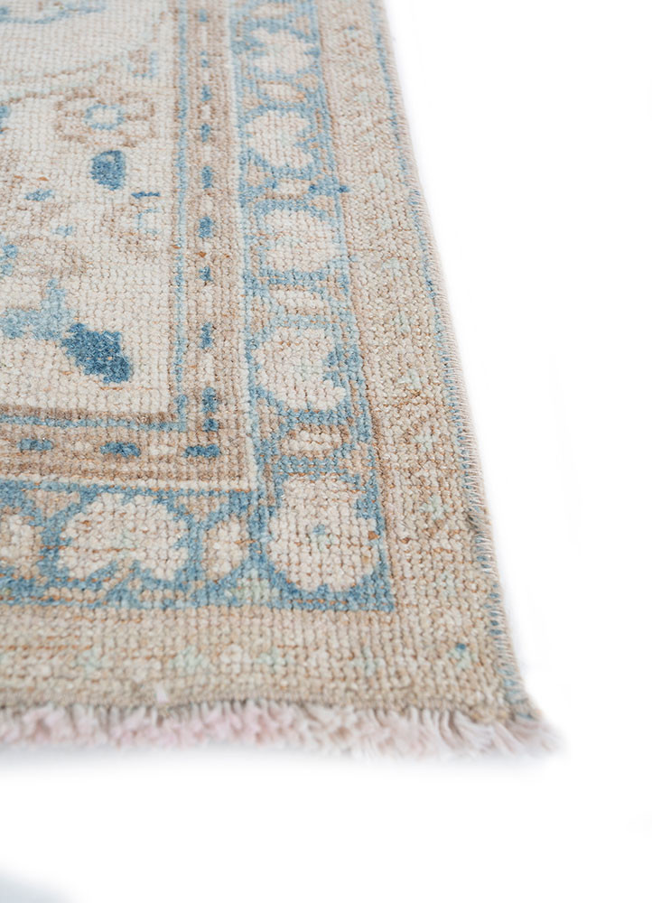 vintage ivory wool hand knotted Rug - Corner