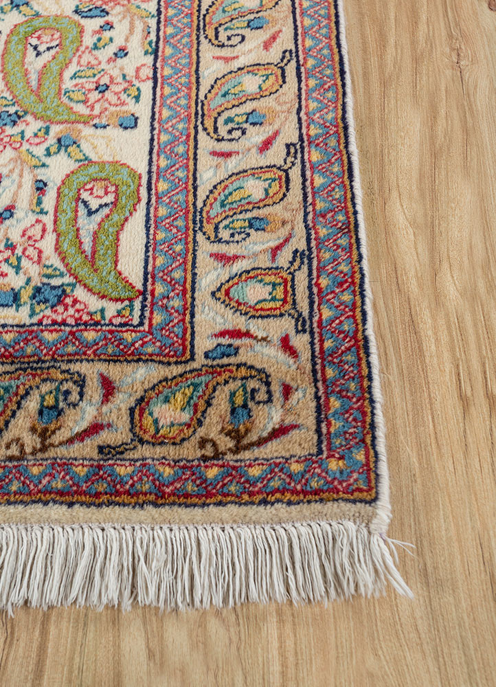 aalam gold wool hand knotted Rug - Corner