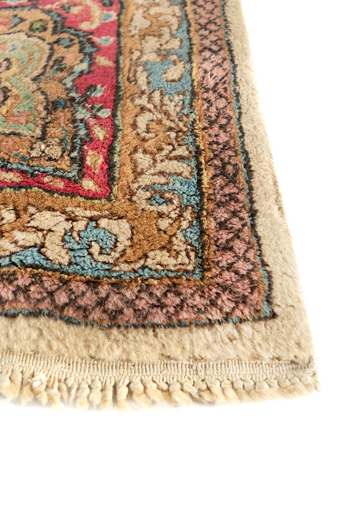 aalam gold wool hand knotted Rug - Corner