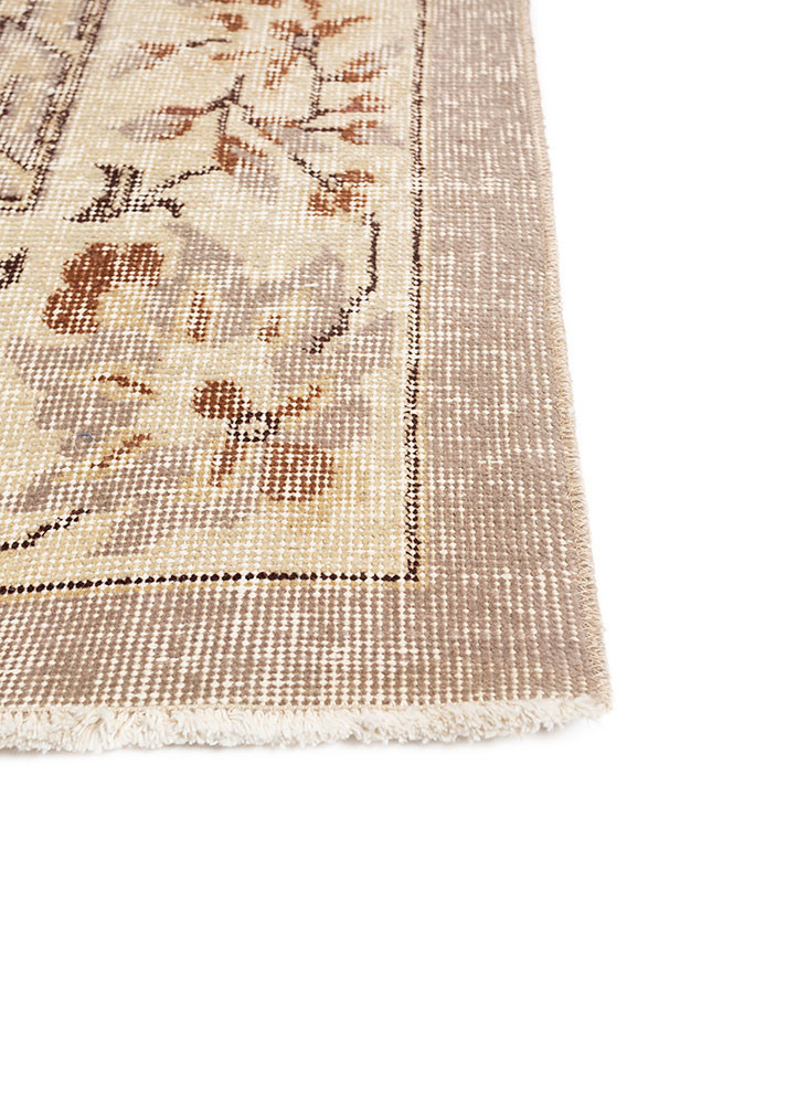 vintage green wool hand knotted Rug - Corner vintage green wool hand knotted Rug - Corner