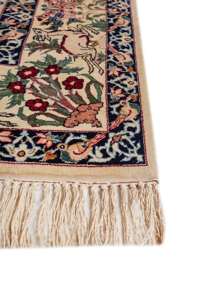 aalam ivory wool hand knotted Rug - Corner
