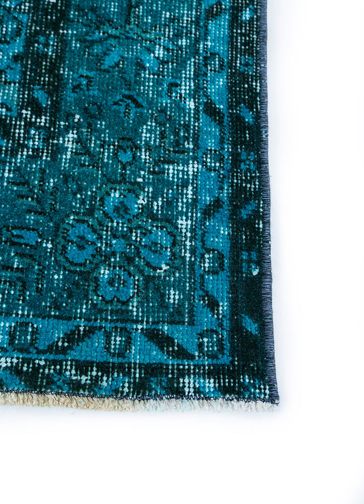 lacuna blue wool hand knotted Rug - Corner