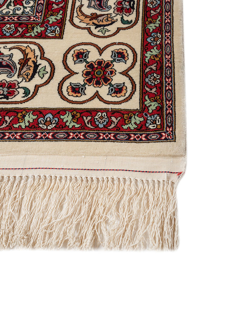 aalam ivory wool hand knotted Rug - Corner