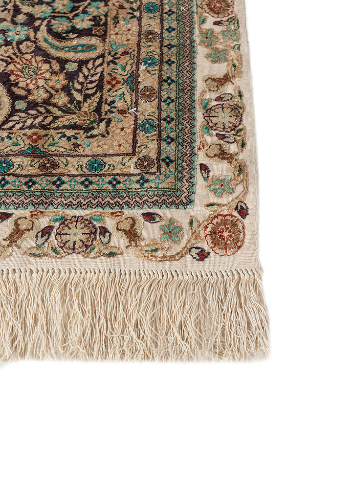 gulmarg green silk hand knotted Rug - Corner