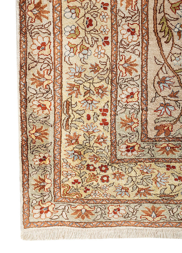 gulmarg gold silk hand knotted Rug - Corner