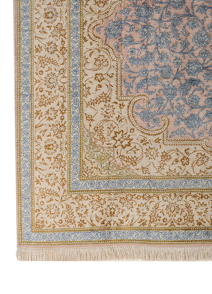 gulmarg ivory silk hand knotted Rug - Corner