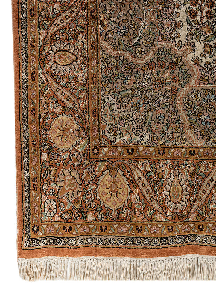 gulmarg green silk hand knotted Rug - Corner