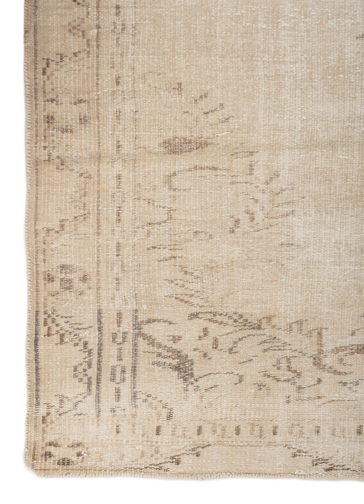 vintage green wool hand knotted Rug - Corner vintage green wool hand knotted Rug - Corner
