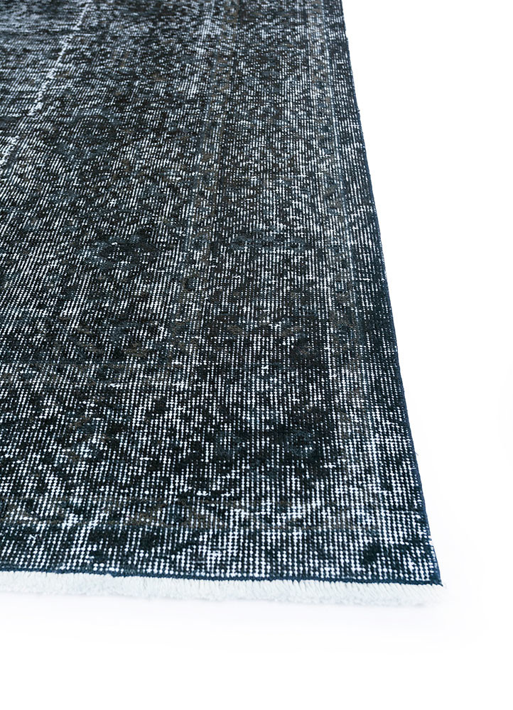 lacuna grey and black wool hand knotted Rug - Corner