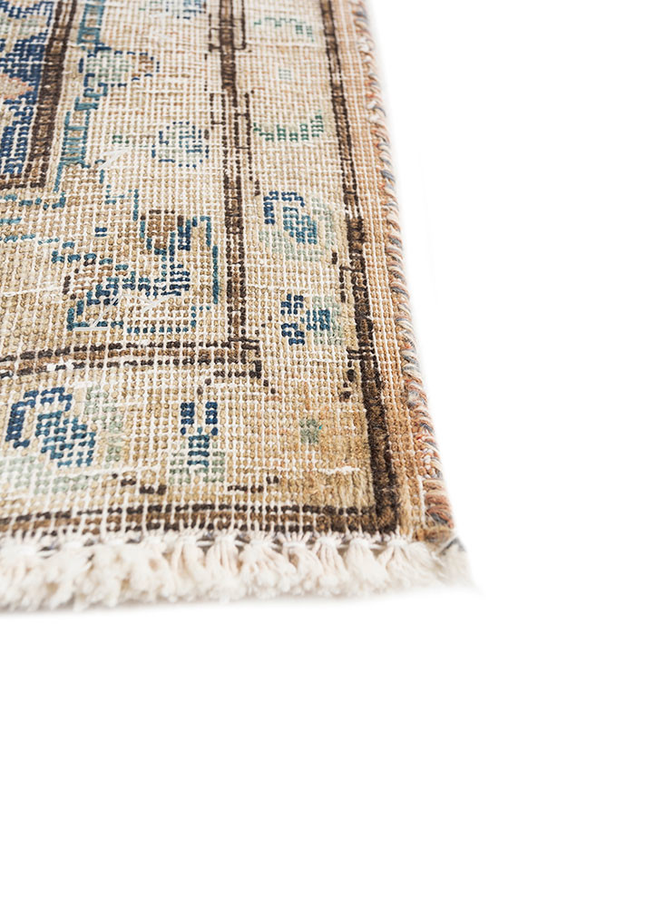 vintage ivory wool hand knotted Rug - Corner vintage ivory wool hand knotted Rug - Corner