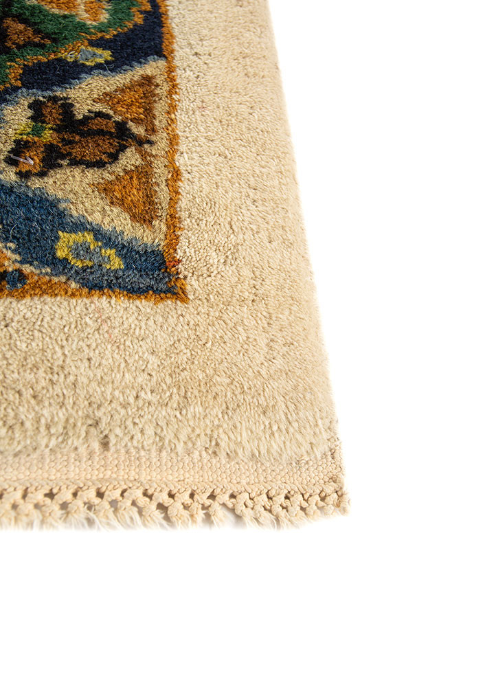 aalam ivory wool hand knotted Rug - Corner aalam ivory wool hand knotted Rug - Corner