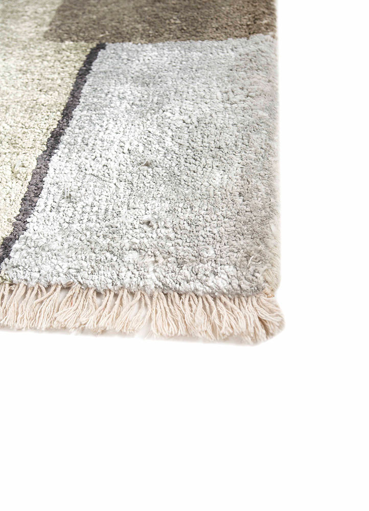 aprezo green bamboo silk hand knotted Rug - Corner
