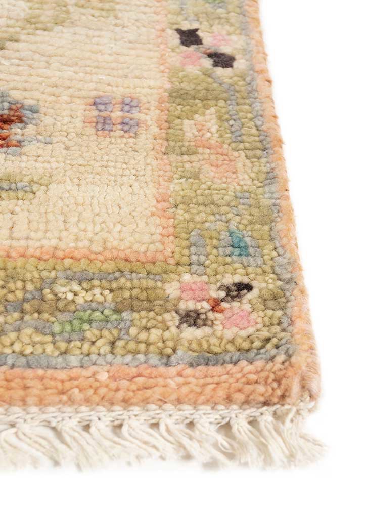 cyanna red and orange wool hand knotted Rug - Corner