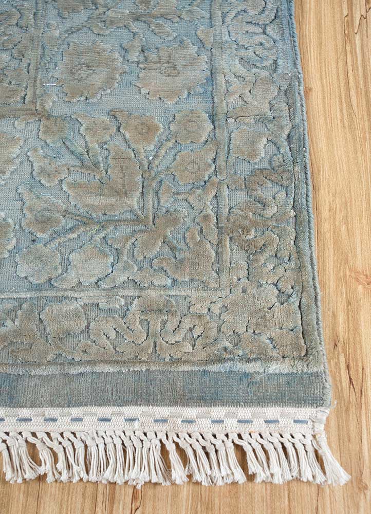 aurora blue wool and silk hand knotted Rug - Corner