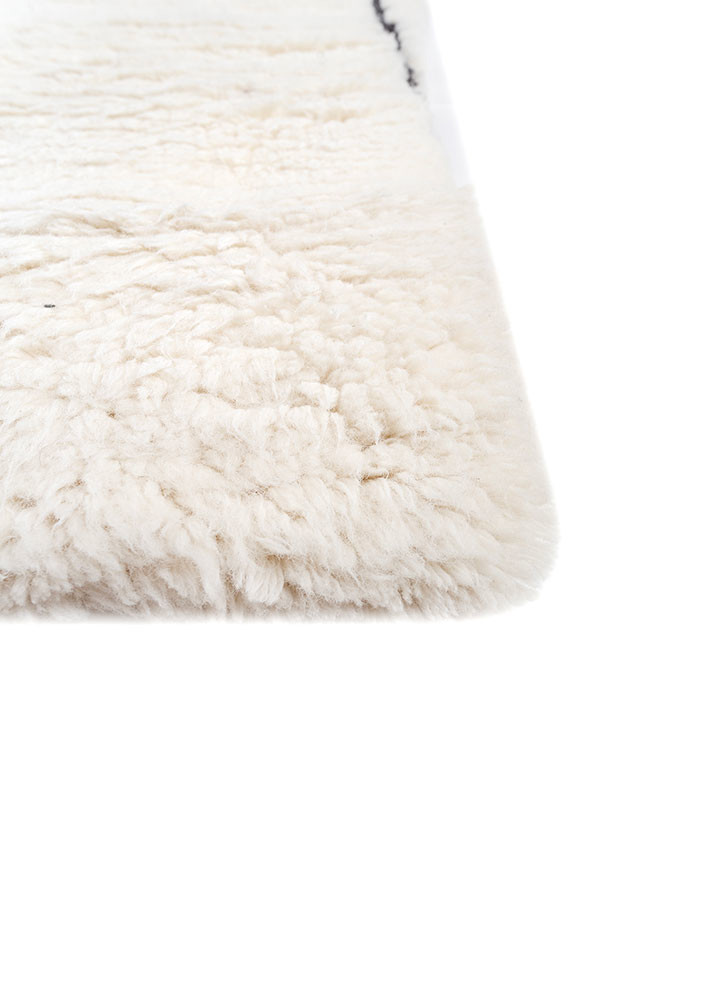 zuri ivory wool hand knotted Rug - Corner