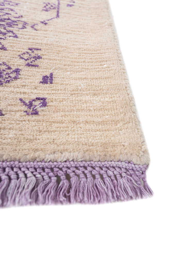 far east ivory wool and silk hand knotted Rug - Corner