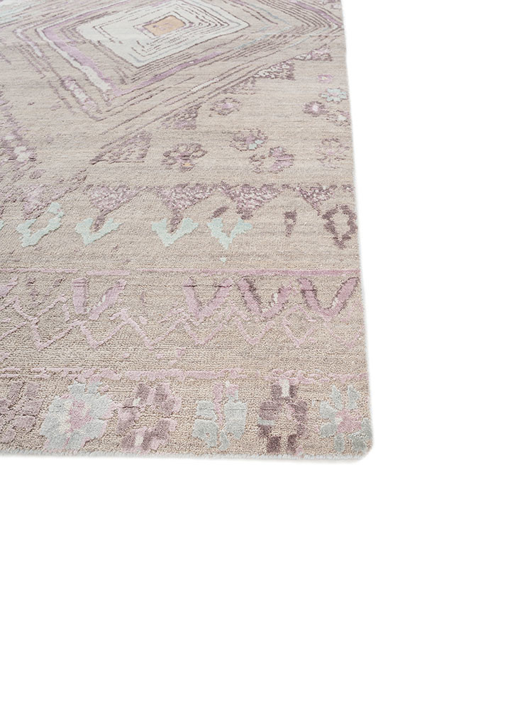 uvenuti ivory wool and bamboo silk hand knotted Rug - Corner uvenuti ivory wool and bamboo silk hand knotted Rug - Corner