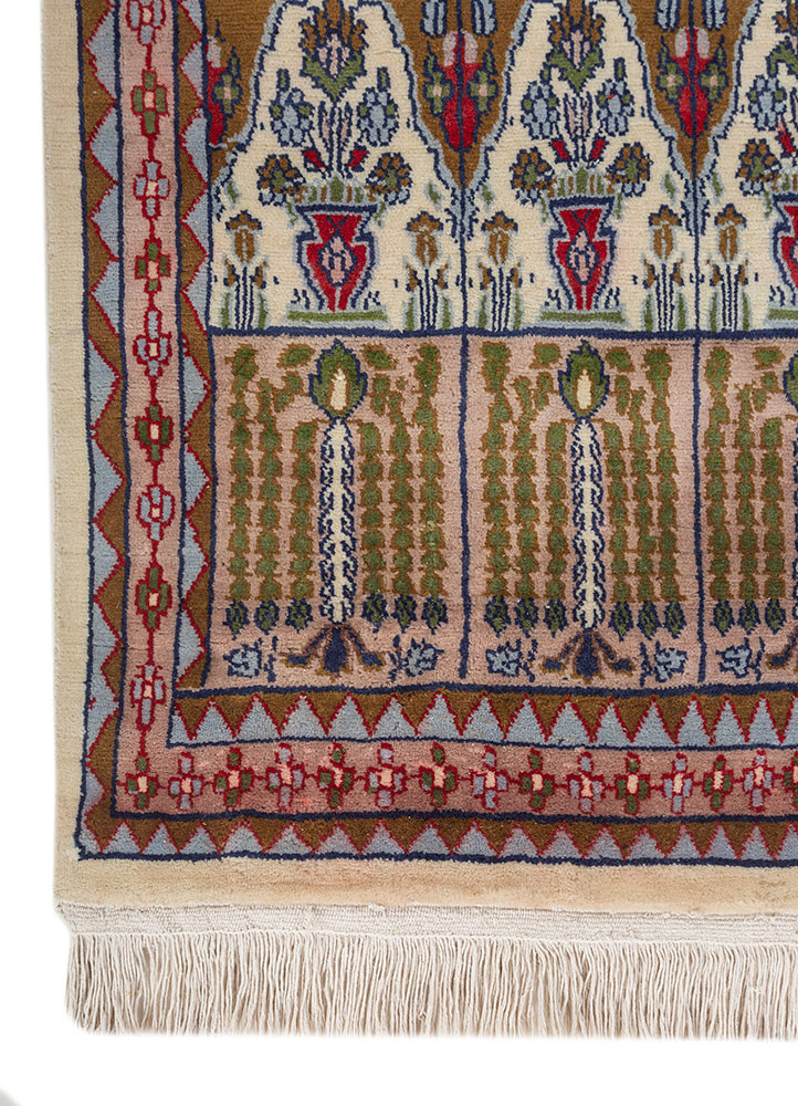 gulnar ivory wool hand knotted Rug - Corner