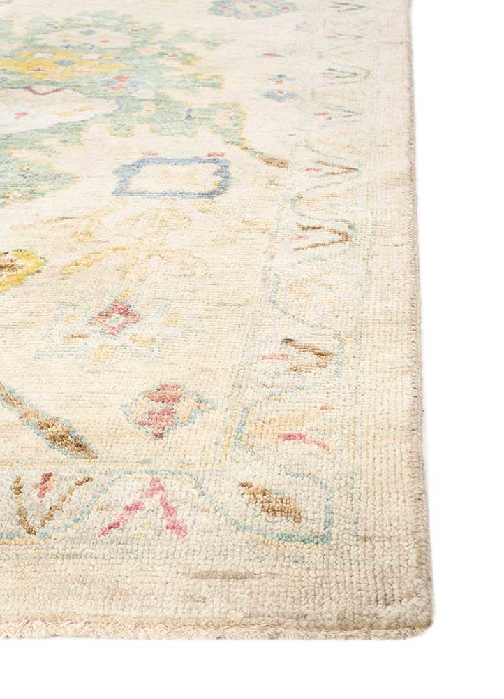 far east ivory wool hand knotted Rug - Corner