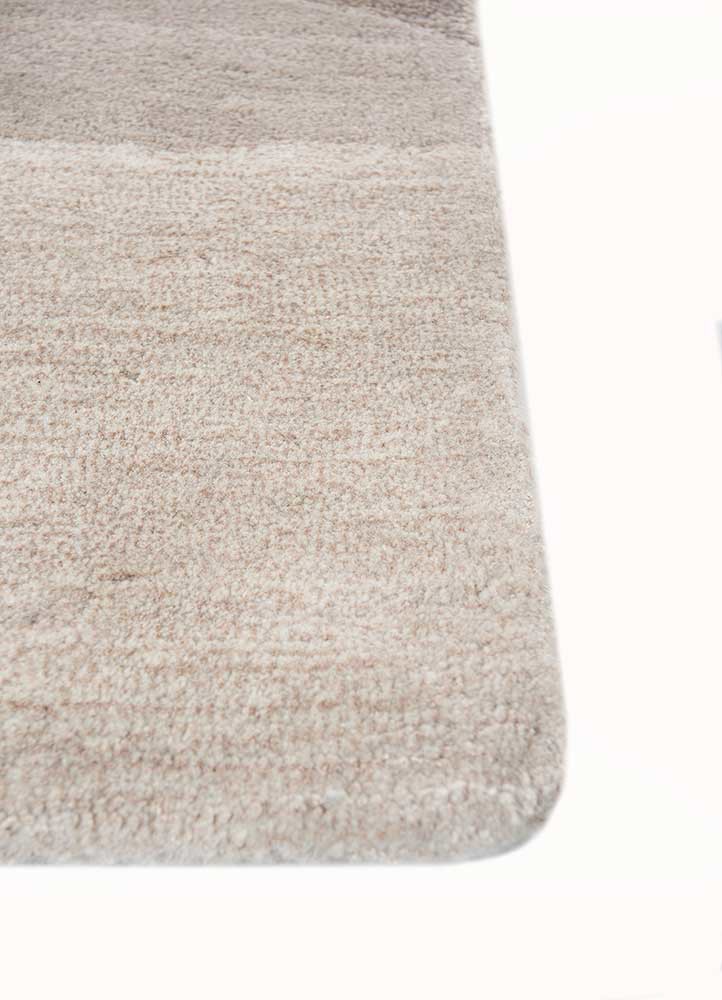 chroma gold wool and viscose hand tufted Rug - Corner